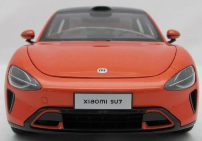 Колекційна модель Xiaomi SU7 1/18 Lava Orange BHR08KOGL